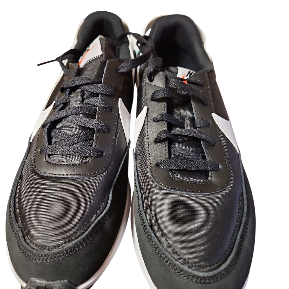 Nike Men's Black and White Sneakers Size 11